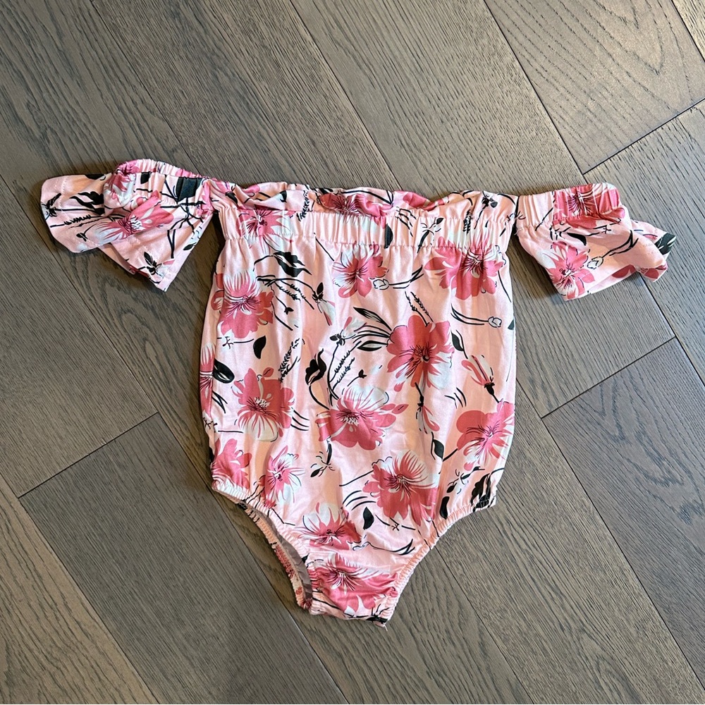 NWOT Baileys blossoms off the shoulder pink floral leotard